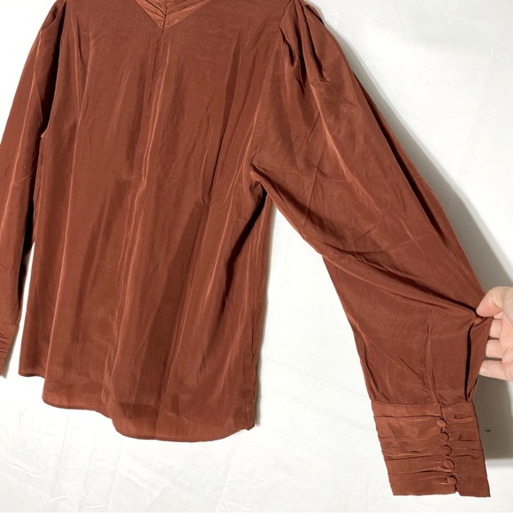RW&CO. Rust Brown Long Sleeve Mock Neck Silky Blouse M - Picture 13 of 16
